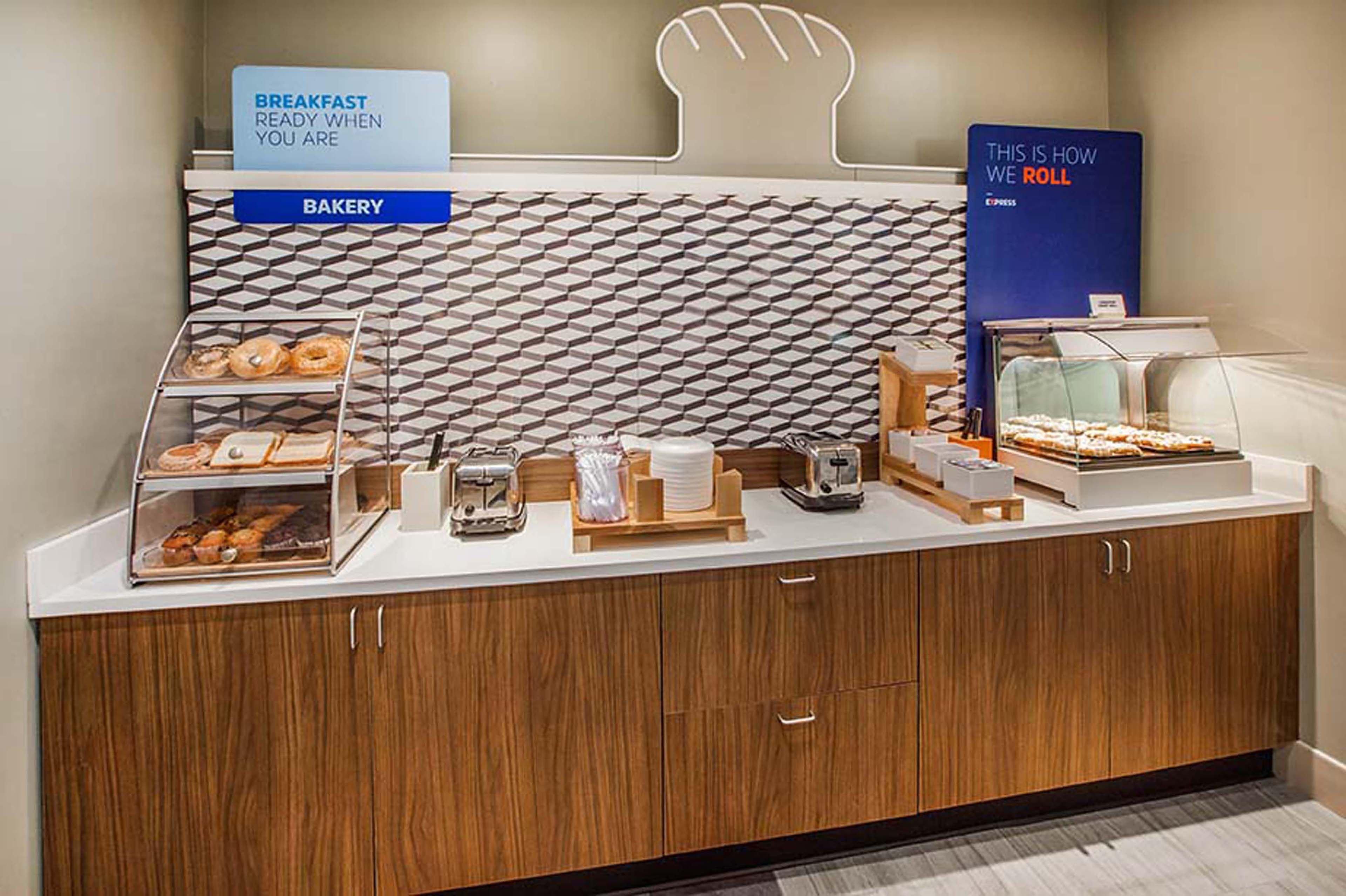 Holiday Inn Express & Suites Omaha - Millard Area By Ihg Luaran gambar