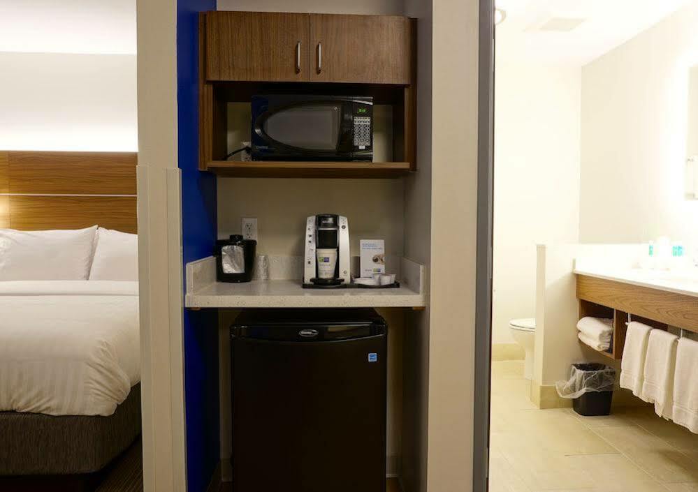 Holiday Inn Express & Suites Omaha - Millard Area By Ihg Luaran gambar